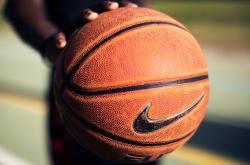 RNG前途光明！，JackeyLove新星刷新纪录表现突出气势如虹延续