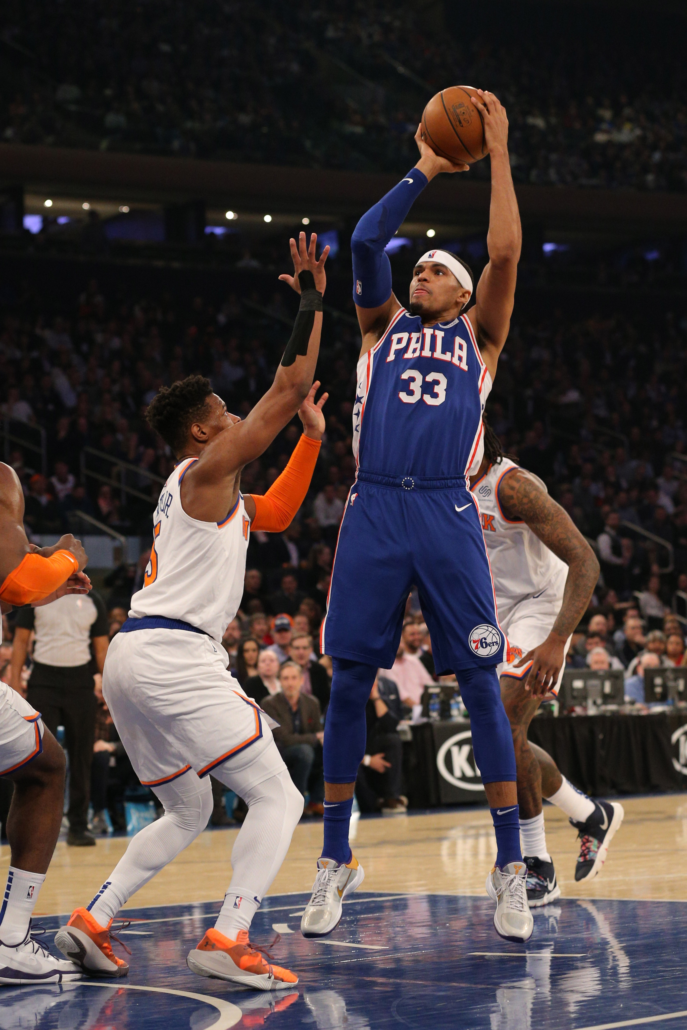 明晨大奖赛焦点战！纽约尼克斯迎战费城76人，险胜或上演(76人vs尼克斯全场回放)